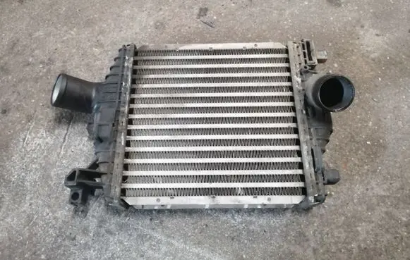 Mercedes-Benz Vito Viano W638 Intercooler radiator 6385012901