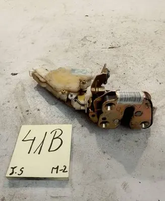 Nissan Almera Front door lock 805014M400