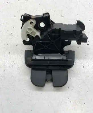 Audi A4 S4 B7 8E 8H Tailgate/trunk/boot lock/catch/latch 8E9827520A 8P4827505C