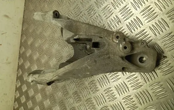 Volkswagen Transporter - Caravelle T6 Engine mounting bracket 7LA199370