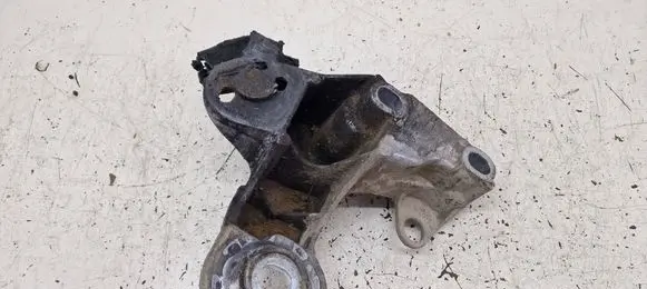 Engine mounting bracket