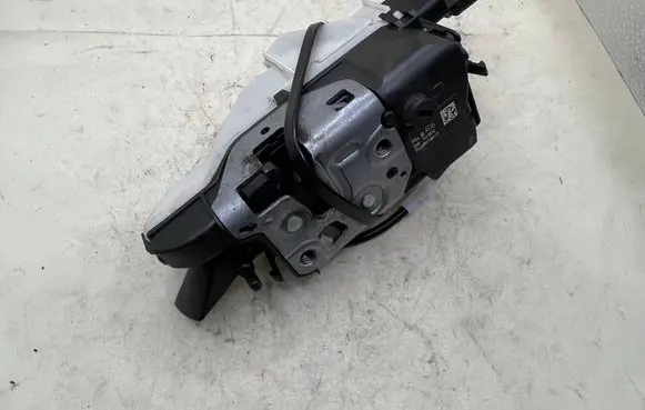 Nissan Juke I F15 Rear glass lock/latch T1865 828406