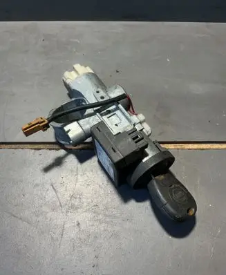 Nissan X-Trail T30 Ignition lock 