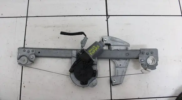 Peugeot 107 Front door window regulator with motor