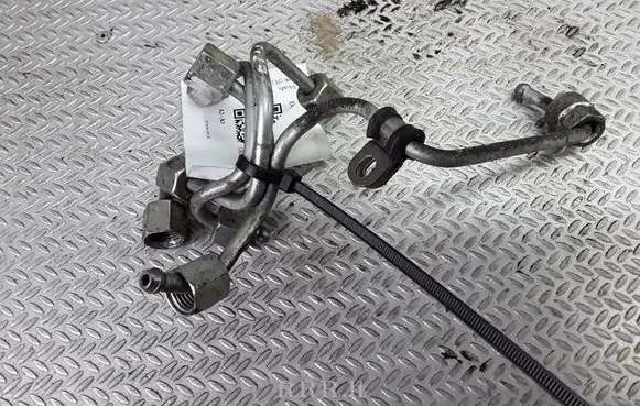 Skoda Yeti (5L) Fuel injector supply line/pipe 