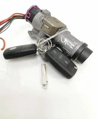 Volkswagen Polo IV 9N3 Ignition lock 4B0905851