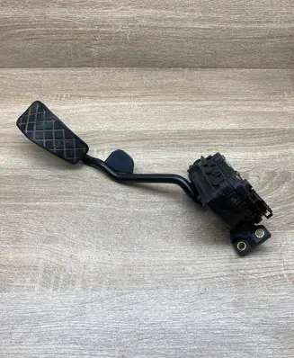 Audi A6 S6 C5 4B Accelerator throttle pedal 8D2721523 6PV007770