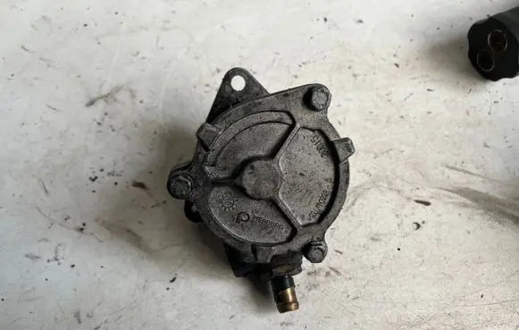 Alfa Romeo 156 Vacuum pump 46771105