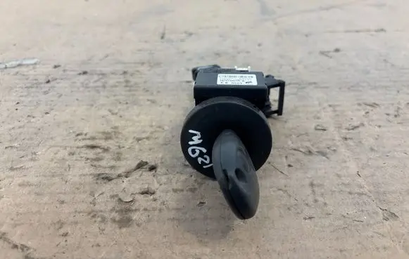 Opel Vivaro Ignition lock 17607153 554230452 F5423D452