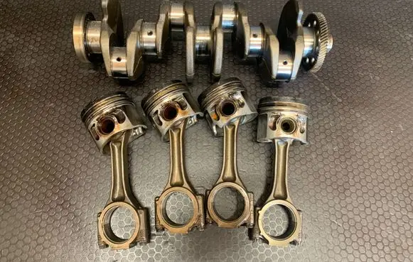 Volkswagen PASSAT B6 Crankshaft 