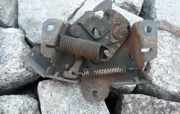 Mitsubishi Pajero Engine bonnet/hood lock/catch