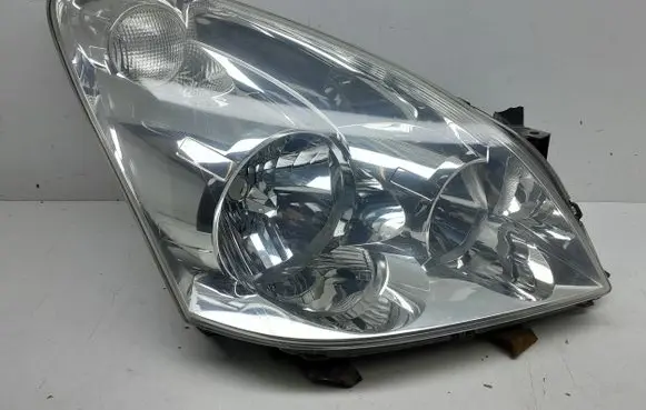 Toyota Corolla Verso E121 Headlight/headlamp 8124