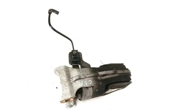 Engine mount vacuum valve