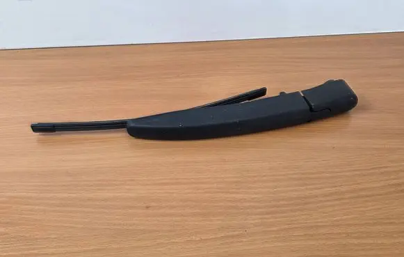 Ford Focus Rear wiper blade arm W000037605 FDM0C0