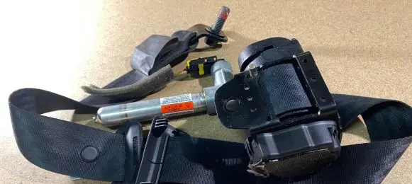 Volvo S80 Middle seatbelt (rear) 30738531