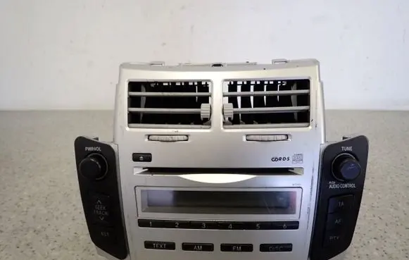 Toyota Yaris Radio/CD/DVD/GPS head unit 861200D200