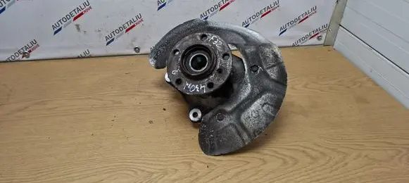 Front wheel hub