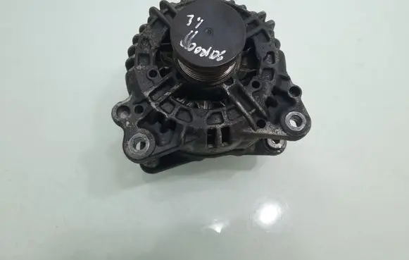Volkswagen Scirocco Generator/alternator 03C903023A 0124525093
