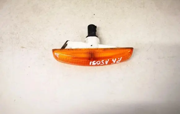 Land Rover Discovery 3 - LR3 Front fender indicator light xgb000072