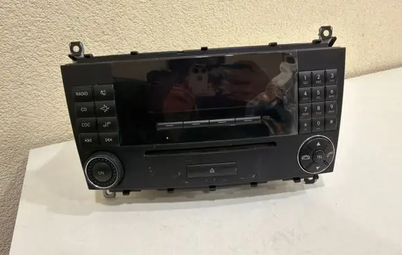Mercedes-Benz C W203 Radio/CD/DVD/GPS head unit A2038704589