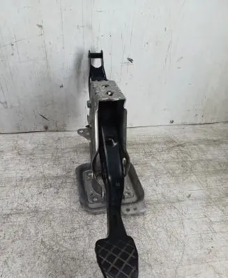 Volkswagen PASSAT B6 Brake pedal 1K1721057N