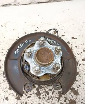 Nissan Pulsar Rear wheel hub
