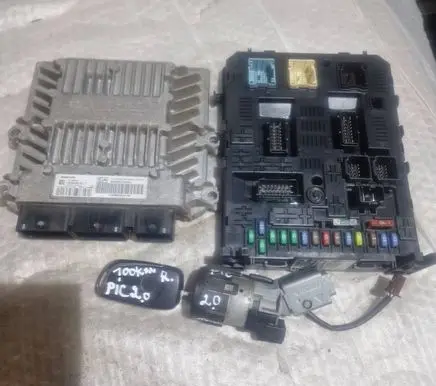 Citroen C4 I Picasso Engine ECU kit and lock set 9665100380 5WS40615CT 9661642180