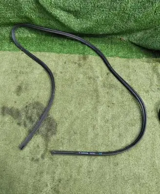 Suzuki SX4 S-Cross Rear door rubber seal (on body) 
