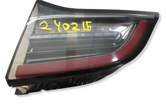 Tesla Model 3 Tailgate rear/tail lights 1077402 1077404