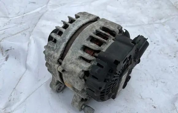 Peugeot 208 Generator/alternator 9810525380