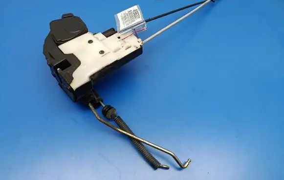 KIA Sportage Front door lock 813201F010