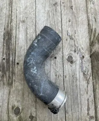 Volvo XC90 Intercooler hose/pipe 32222071