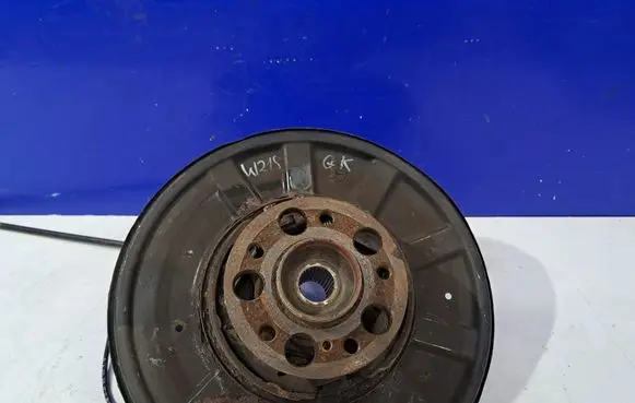 Mercedes-Benz CLS C218 X218 Rear wheel hub A2124201385 A2125402117