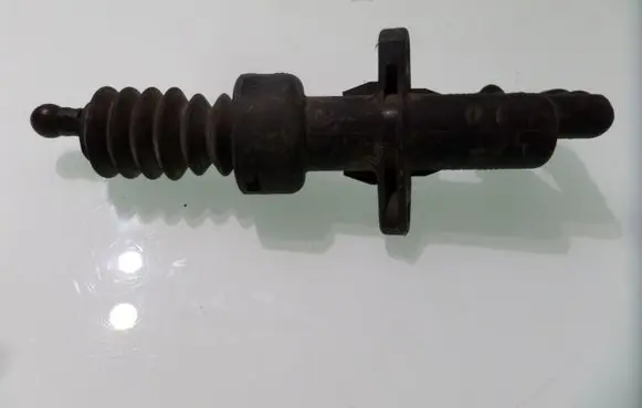 Clutch slave cylinder