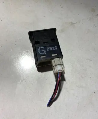 Nissan X-Trail T30 Other switches/knobs/shifts G2522