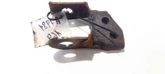 Nissan Primera Engine mounting bracket