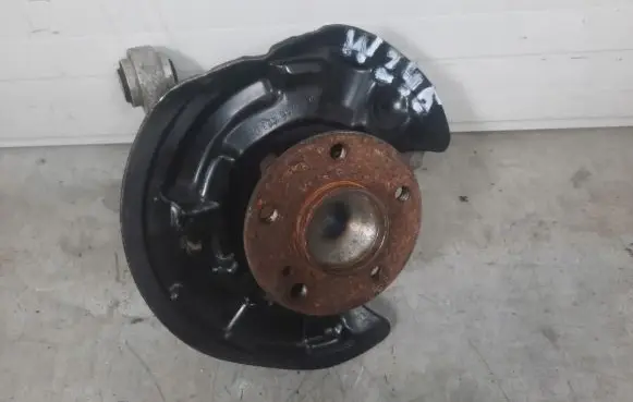 Rear wheel hub spindle/knuckle