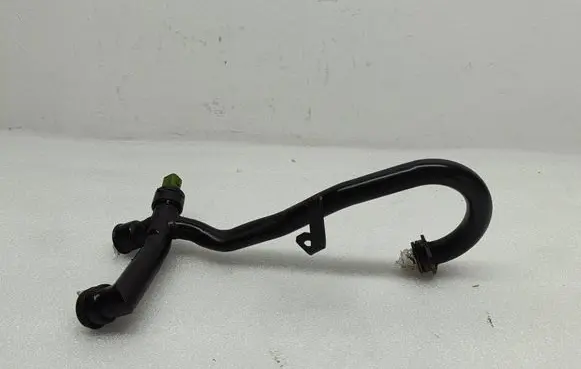 Engine coolant pipe/hose