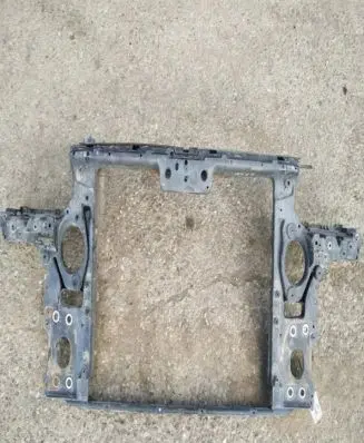Volkswagen Touareg I Radiator support slam panel