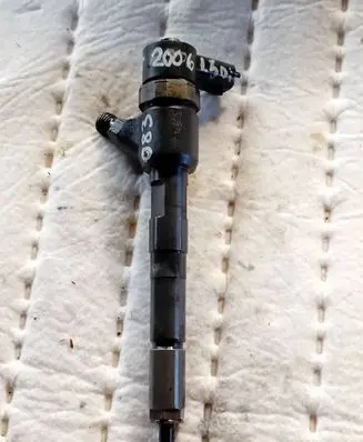 Suzuki Swift I Fuel injector 0445110083