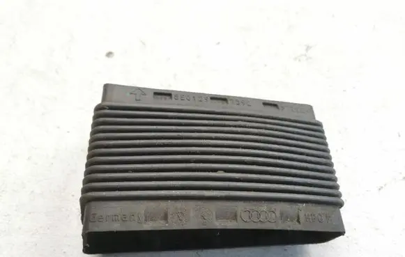 Audi A4 S4 B7 8E 8H Air intake duct part 8e0129739c