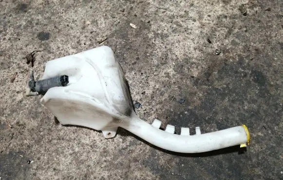 Mazda 2 Windshield washer fluid reservoir/tank 2S6117618AH