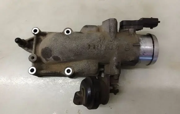 Opel Vectra C Throttle valve 08226801