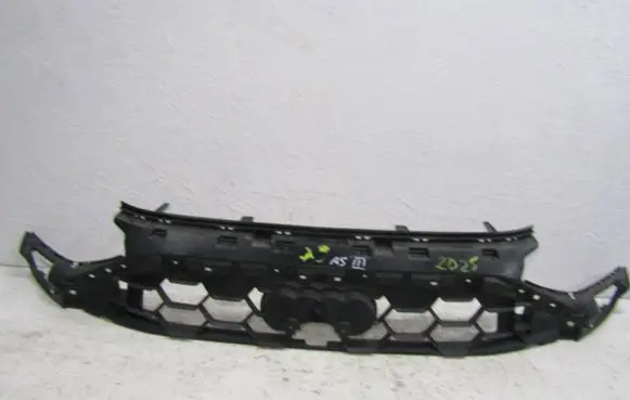 Audi A5 Front bumper upper radiator grill 8B3807233