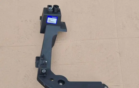 Volvo XC40 Fender mounting bracket 32234762