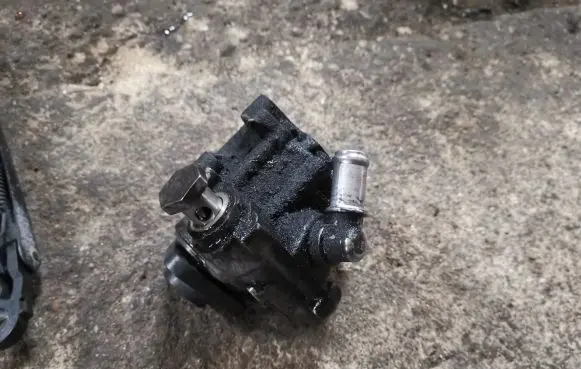 Audi A4 S4 B5 8D Power steering pump