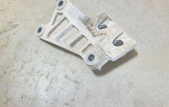 Volvo XC40 Front differential bracket 31439850