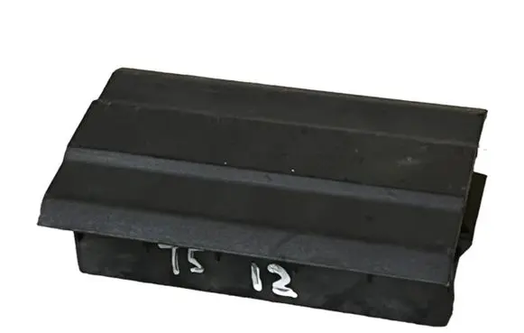 Volkswagen Multivan T5 Trunk/boot trim cover 7H5883161F