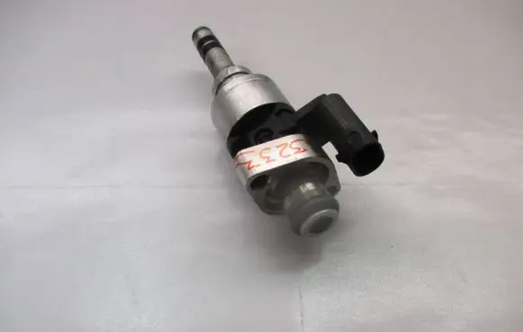 Opel Astra K Fuel injector 55490059 LWC