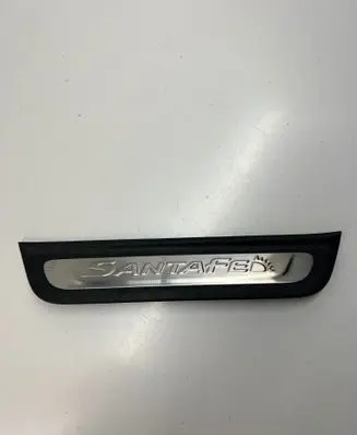 Hyundai Santa Fe Rear sill trim cover 85877S1500